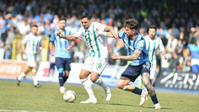 TFF 3. Lig’de Bursaspor’un deplasmanda oynadığı Belediye Kütahyaspor maçında sarı