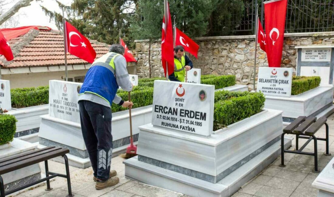 Büyükşehir’den şehitliklerde titiz çalışma Bursa Büyükşehir Belediyesi, 18 Mart Çanakkale Zaferi ve Şehitleri Anma