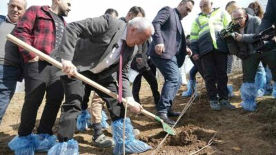 Bursa’da çiftçiyi tarıma teşvik etmek ve üretimi desteklemek hedefiyle Kadriye