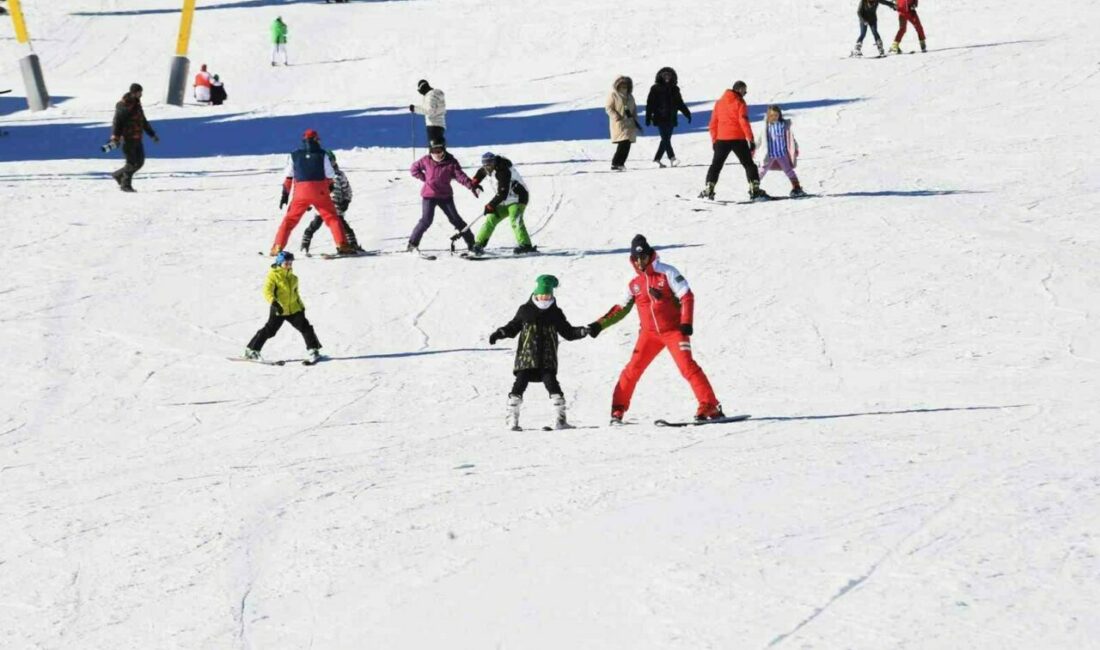 Osmangazi Belediyesi’nin daha önce Uludağ’a gitme fırsatı bulamayan çocuklara kayak