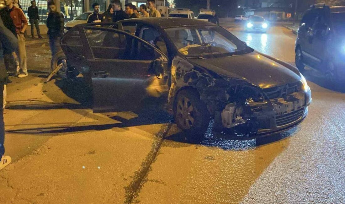 Ehliyetsiz sürücü dehşet saçtı: 4 araca çarparak durdu Bursa’nın İnegöl ilçesinde ehliyetsiz sürücünün kullandığı otomobil, park halindeki 4