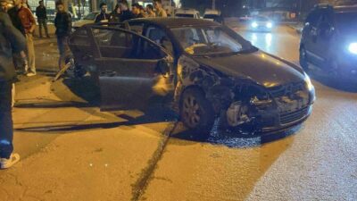 Bursa’nın İnegöl ilçesinde ehliyetsiz sürücünün kullandığı otomobil, park halindeki 4