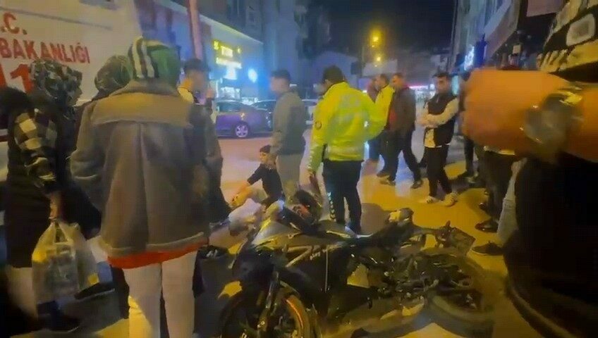 Bursa’nın İnegöl ilçesinde polis uygulamasından kaçarken kaza yapan ehliyetsiz motosiklet