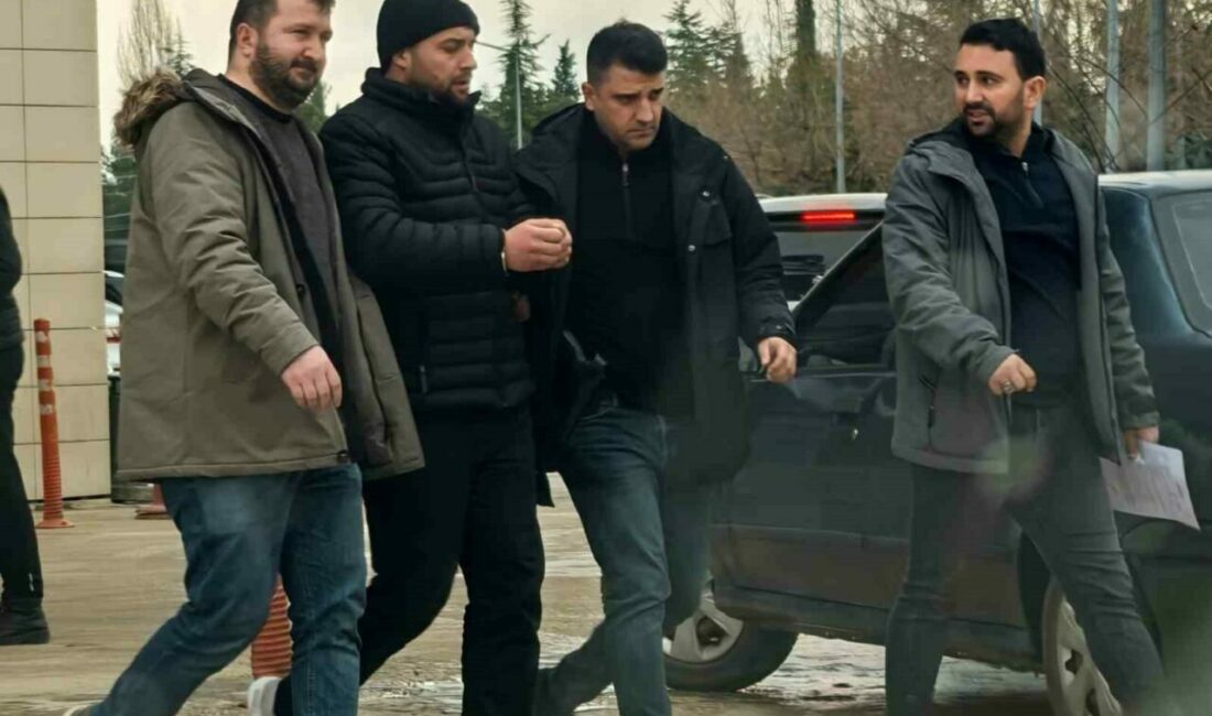 Firari hükümlü pencereden atlayarak kaçmak isterken yakalandı Bursa’nın İnegöl ilçesinde hakkında kesinleşmiş hapis cezası bulunan şahıs, polisin