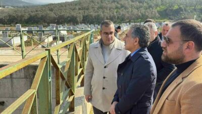 Gemlik Belediyesi, Çarşı Deresi’nde geniş çaplı bir temizlik çalışması başlattı.