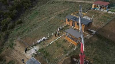 Gemlik Belediyesi, kent genelinde izinsiz inşa edilen yapılara karşı harekete