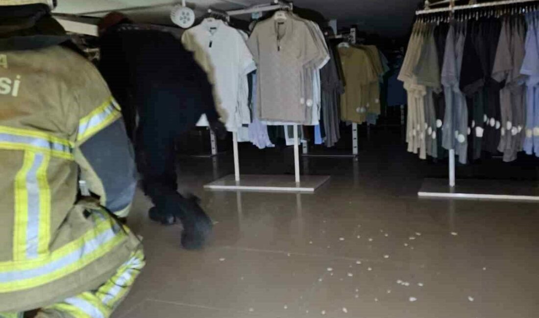 Giyim mağazasının tavanı çöktü Bursa’nın İnegöl ilçesinde giyim mağazasının asma tavanı çöktü. Olayda 1