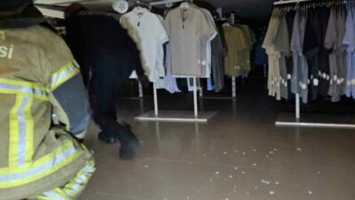 Bursa’nın İnegöl ilçesinde giyim mağazasının asma tavanı çöktü. Olayda 1