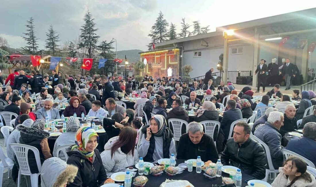 Harmancık’ta iftar bereketi Bursa’da Ramazan ayını 17 ilçede düzenlenen iftar programlarıyla şenlendiren Bursa