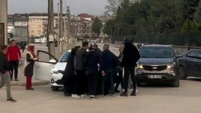 Bursa’nın İnegöl ilçesinde iftar saatinde yol verme nedeniyle çıkan kavgada