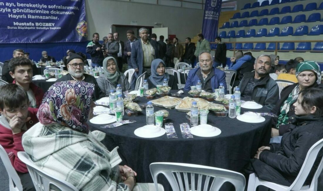 İftar sofraları Büyükorhan’da kuruldu Bursa Büyükşehir Belediyesi tarafından 17 ilçede düzenlenen iftar programlarının son