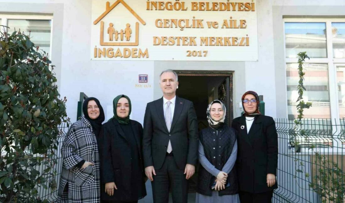 İnegöl Gençlik ve Aile Destek Merkezi’ni ziyaret eden Belediye Başkanı