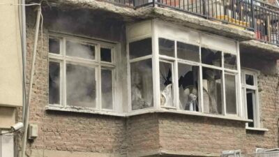 Bursa’nın İnegöl ilçesinde çıkan yangında 2 katlı ev küle döndü.