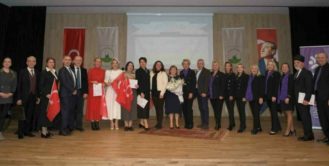Kahraman hekimlerin hayatını meslektaşları teatral oyunla anlattı Cumhuriyet dönemine damgasını vurmuş ve çok önemli katkılar yapmış tıp