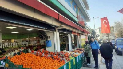 Osmangazi Belediyesi Zabıta Müdürlüğü’ne bağlı ekipler, kaldırım işgali yapan market