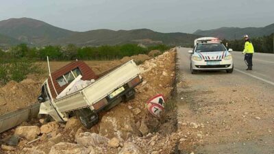 Bursa’nın İznik ilçesinde kontrolden çıkan kamyonetin şarampole uçtuğu kazada 1