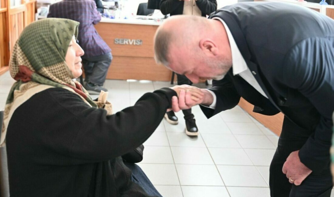 Karabatı’dan “Ulu Çınarlara” vefa ve saygı açıklaması Karacabey Belediye Başkanı Fatih Karabatı, “18-24 Mart Yaşlılara Saygı Haftası”