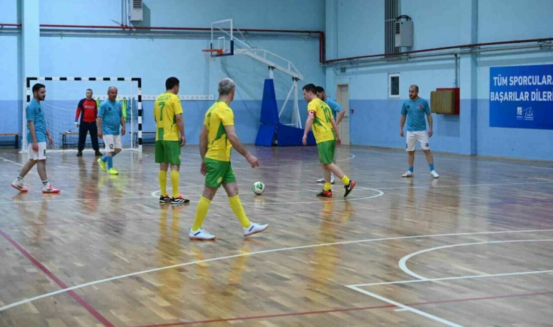 Karacabey Belediyesi tarafından düzenlenen ‘Kurumlar Arası Futsal Turnuvası’, Emniyet Teşkilatı’nın