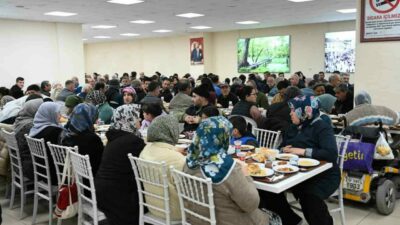 Ramazan ayının manevi atmosferi, Karacabey Belediyesi’nin Kent Lokantası’nda düzenlediği halk
