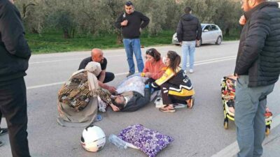 Bursa’da otomobil ile kafa kafaya çarpışan motosiklet sürücüsüne ilk yardımı