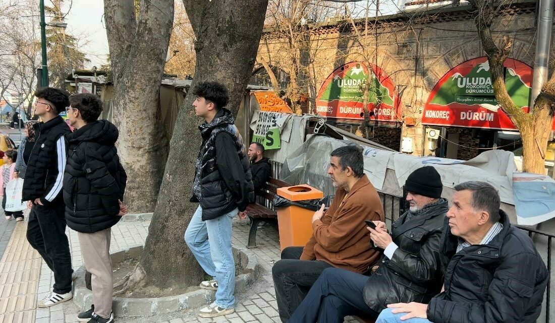 Bursa’da Osmangazi Belediyesi surların önündeki binaları yıkıp tarihi ön plana