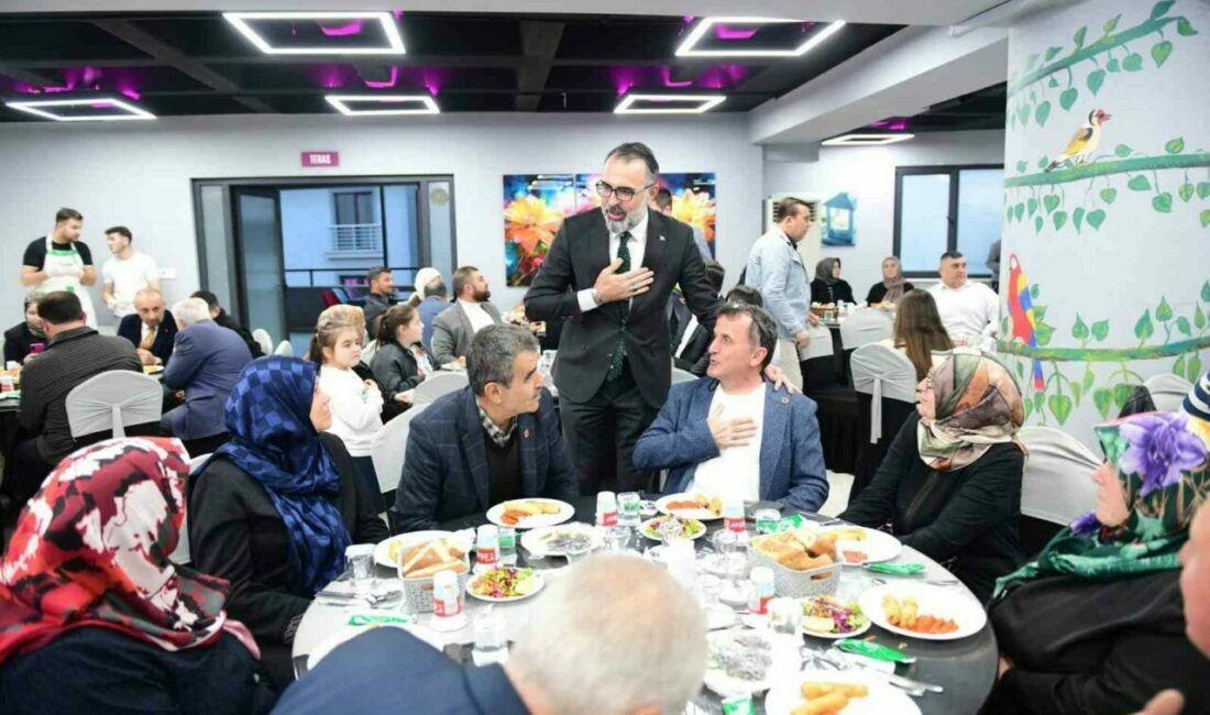 Kestel Belediyesi, ilçedeki mahalle muhtarlarıyla iftar programında bir araya geldi.