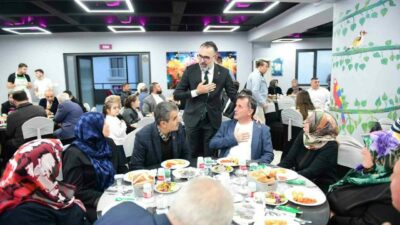 Kestel Belediyesi, ilçedeki mahalle muhtarlarıyla iftar programında bir araya geldi.