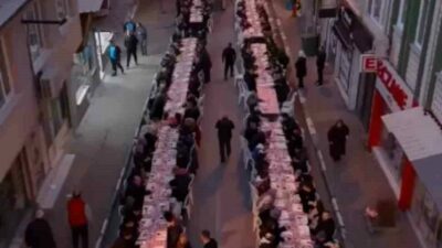 Bursa’nın Osmangazi ilçesi Zafer ve Namıkkemal Mahallesi’nde oturan gençler, 2