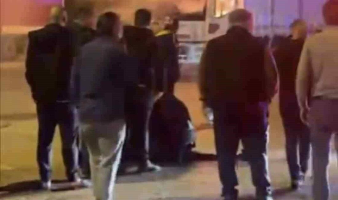 Kullandığı kamyonu bir anda ateşe verdi, kimse olan biteni anlamadı Bursa’nın Kestel ilçesinde ismi henüz öğrenilemeyen şoför, kullandığı kamyonu bir