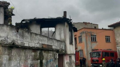 Bursa’nın Yıldırım ilçesinde metruk bina alevlere teslim oldu. Yangın itfaiye