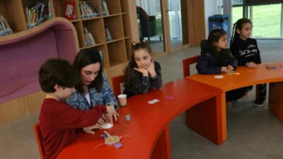 İnegöl Belediyesi hafta sonu “Ramazan Davulu Yapım Atölyesi” ile miniklere
