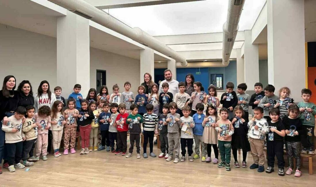 Miniklere bilinçli su kullanımı aşılanıyor Nilüfer Belediyesi bünyesindeki kreşlerde yetişen miniklere, suyun bilinçli tüketimi ve