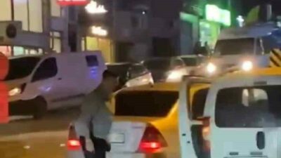 Bursa’da narkotik madde taşıyan 2 şüpheli, cadde üzerinde polis ekiplerinin