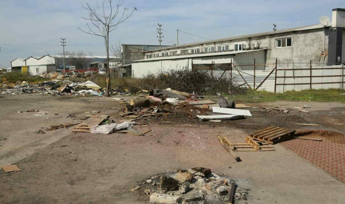 Nilüfer’de görüntü kirliliğine neden olan çadırlar kaldırıldı Nilüfer Belediyesi, Yaylacık Mahallesi’nde çevre ve görüntü kirliliğine neden olan