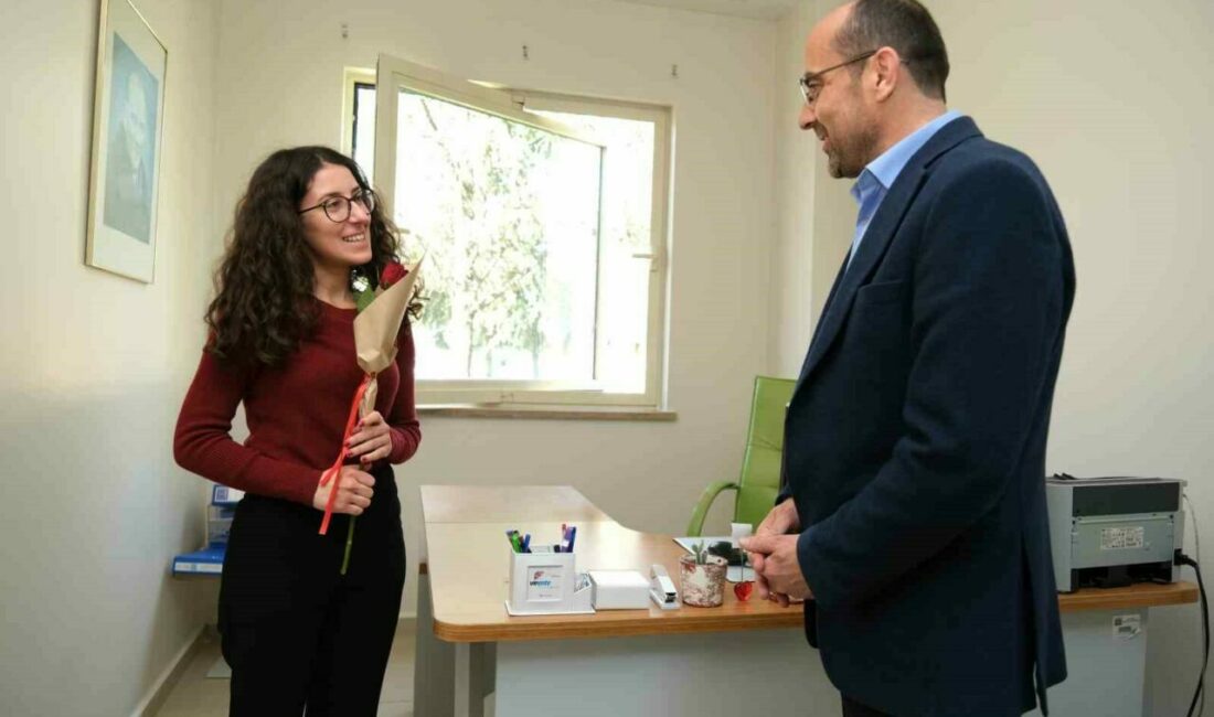 Orhaneli Belediye Başkanı Tayır sağlık çalışanlarını ziyaret etti Orhaneli Belediye Başkanı Ali Osman Tayır, 14 Mart Tıp Bayramı