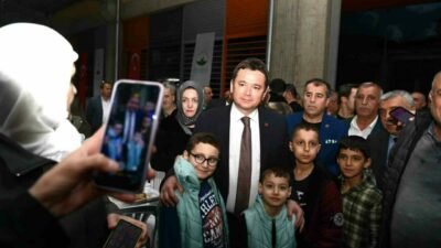 Osmangazi Belediye Başkanı Erkan Aydın, Ramazan ayında ilçedeki vatandaşları iftar