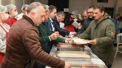 Ramazan ayında kurduğu iftar sofralarıyla her gün 2 bin 700
