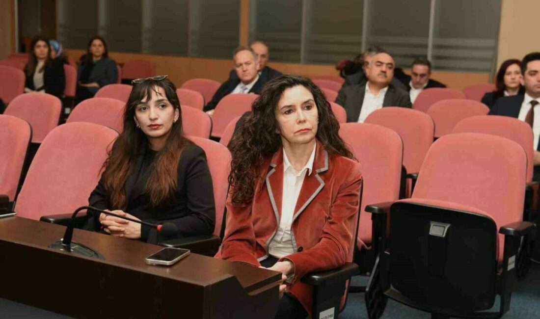 Osmangazi Belediyesi’nde görev yapan yöneticilere Bursa Barosu Kadın Hakları Merkezi,