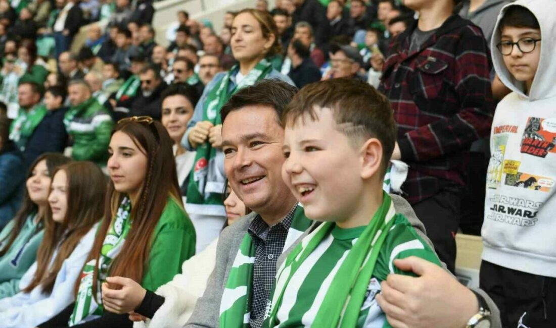 Osmangazi’de yaşayan çocuklara Bursaspor sevgisi aşılamak için mücadele veren Osmangazi
