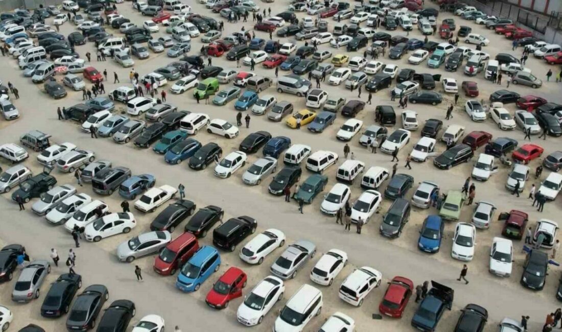 Otomobil alacaklara uyarı: “Kimse bayram üzeri fiyatlar artar, bayram sonu düşer diye beklemesin” Bursa Oto Galericileri Odası Başkanı Hakan Yanık, araç fiyatlarının sadece