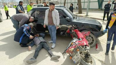 Bursa’nın İnegöl ilçesinde otomobil ile çarpışan motosikletin sürücüsü yaralandı. Yaralıya