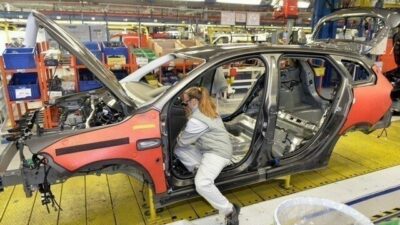 Türkiye ihracatının lideri otomotiv endüstrisinin şubat ayı ihracatı yüzde 4,7