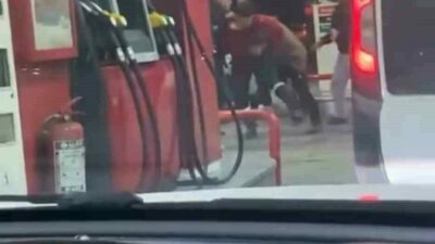 Bursa’da bir petrol istasyonunda pompacı ile yakıt alan vatandaş arasında