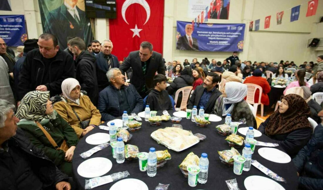 Ramazan’ın bereketi Keles’i sardı Bursa Büyükşehir Belediyesi tarafından Keles ilçesinde düzenlenen iftar programında vatandaşlar