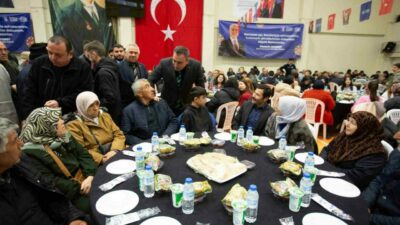 Bursa Büyükşehir Belediyesi tarafından Keles ilçesinde düzenlenen iftar programında vatandaşlar