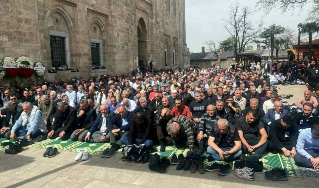 Ramazanın son cuma namazı feyzinden ve bereketinden yararlanmak isteyen Bursalılar,