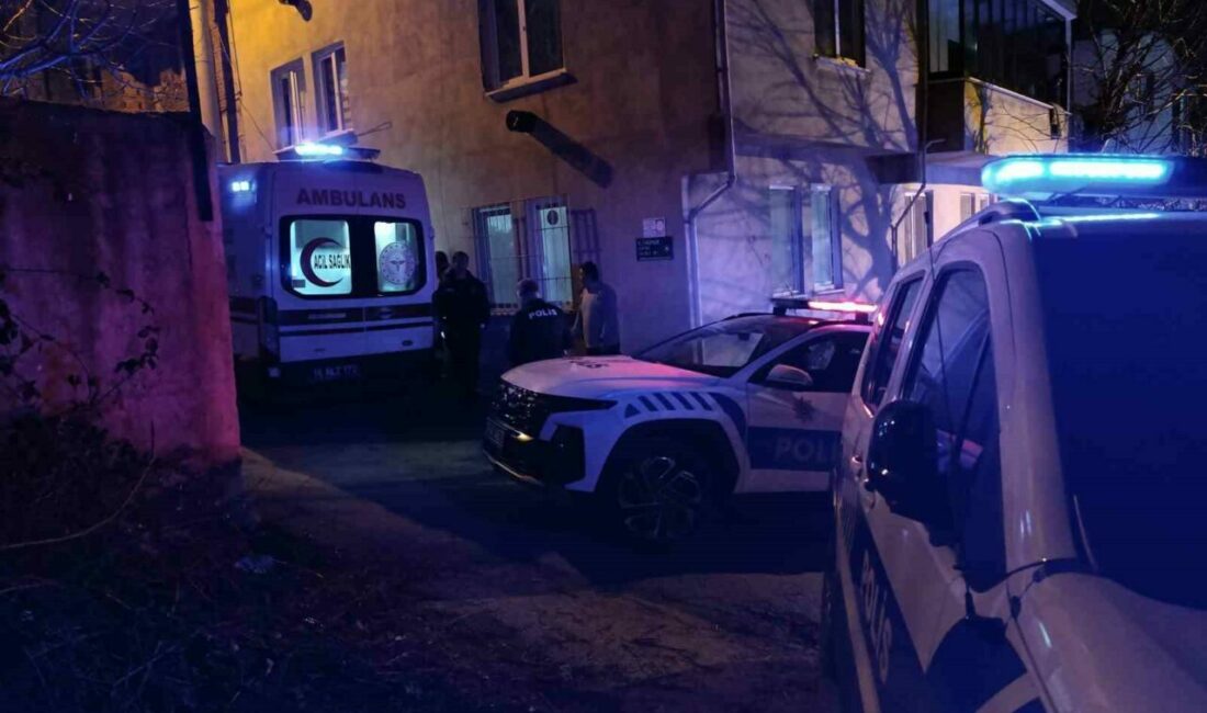 Bursa’da arkadaşlarıyla arasında kavga çıkan bir kişi silahla vurularak yaralandı.