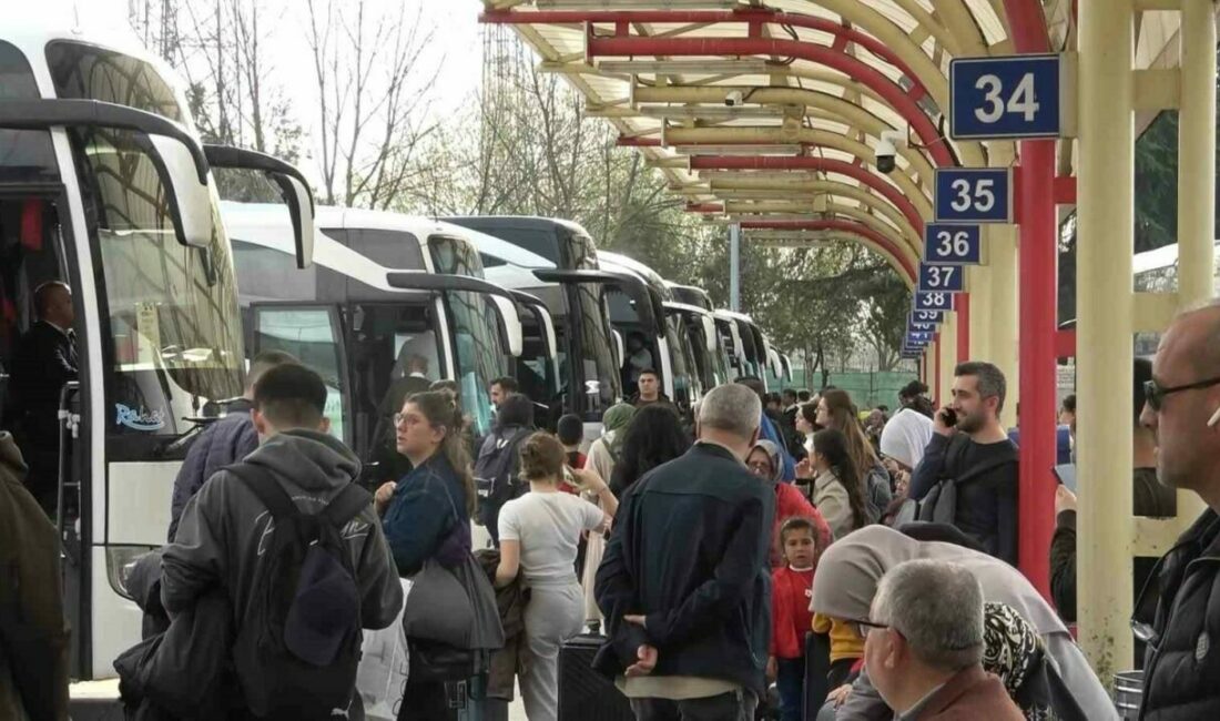 Terminalde 9 günlük tatil yoğunluğu başladı Ramazan Bayramı tatiline sayılı saatler kala Bursa Terminali’nde yoğunluk yaşanırken,