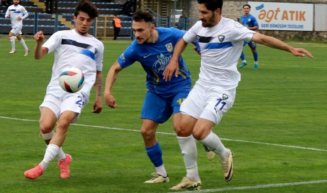 TFF 2’nci Lig Kırmızı Grup 28’nci hafta mücadelesinde Karacabey Belediyespor,