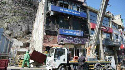 Bursa’da Çakırhamam Temiz Cadde üzerinde tarihi surların önünde inşa edilen